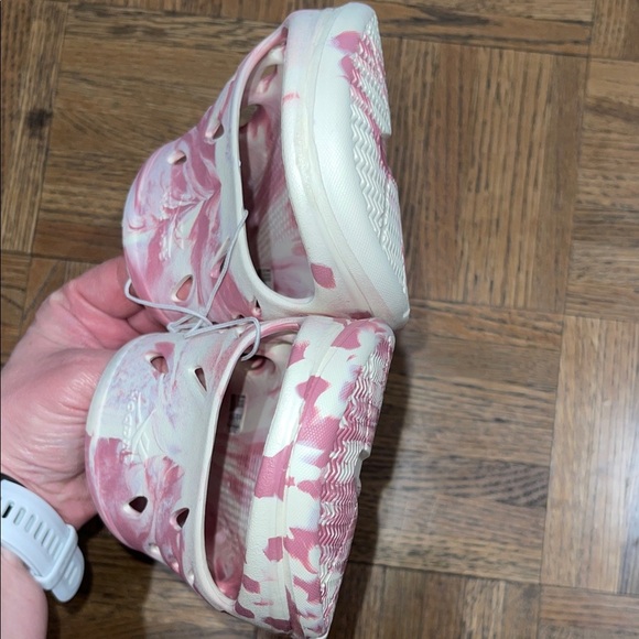 Reebok Stylish Pink and White Tie Dye Women's Recovery Slides Size 9 NWT - Picture 6 of 7
